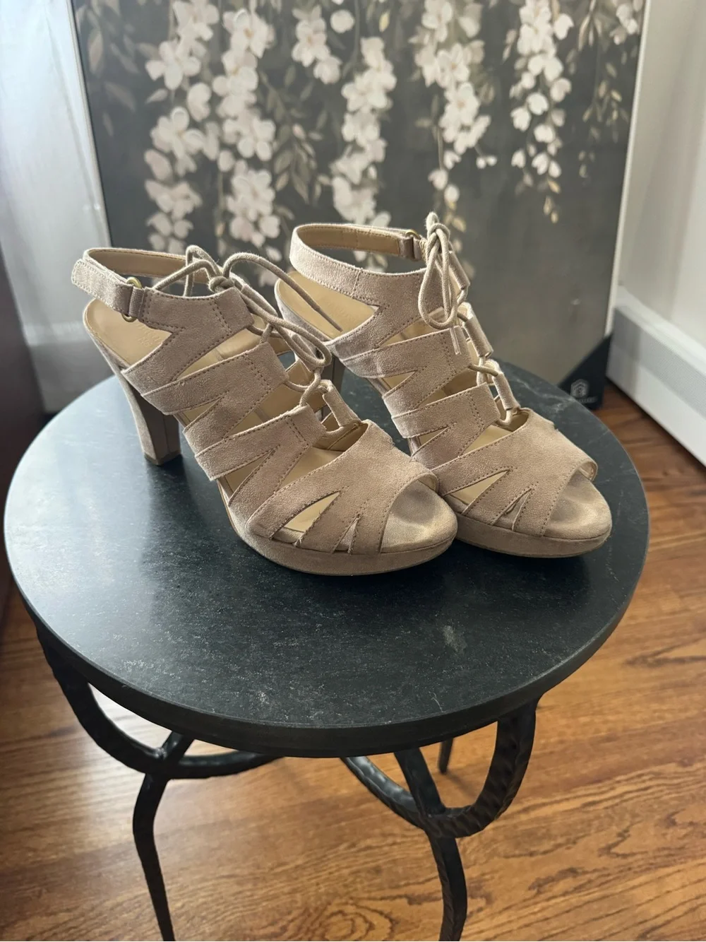 Women’s Suede Naturalizer Heels - Picture 2 of 5
